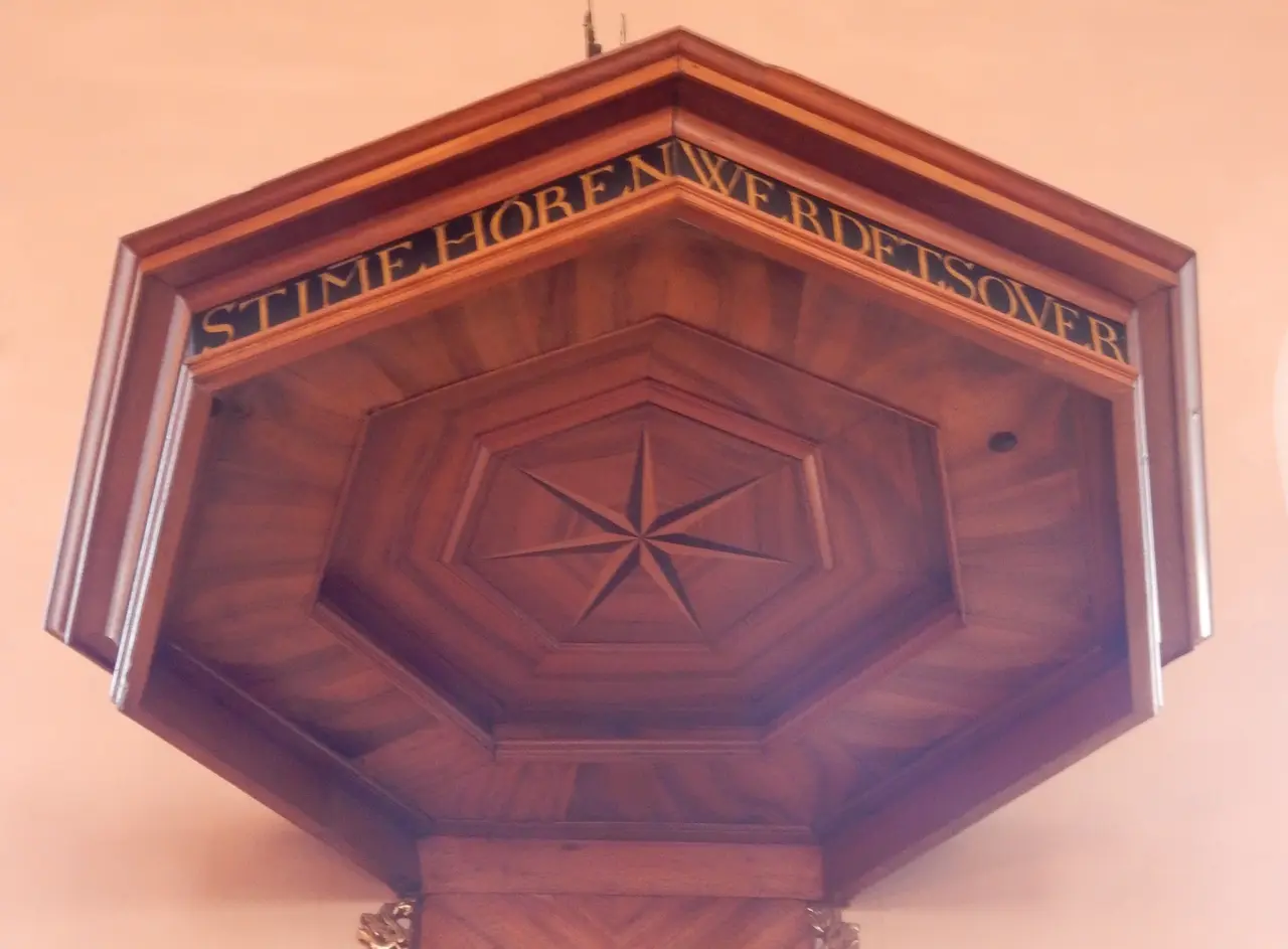 Schalldeckel der Kanzel