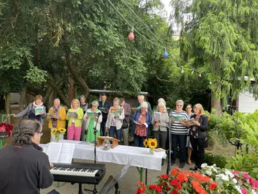 Der Kirchenchor beim Parkfest im Juni 2024